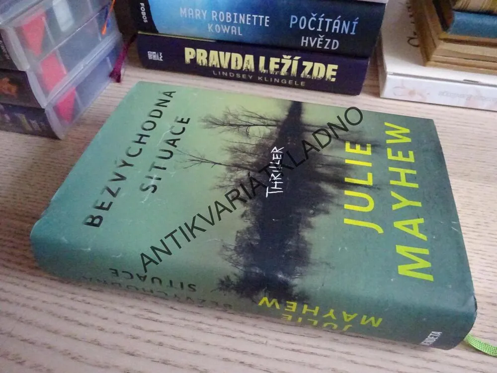BEZVÝCHODNÁ SITUACE, JULIE MAYHEW, **an