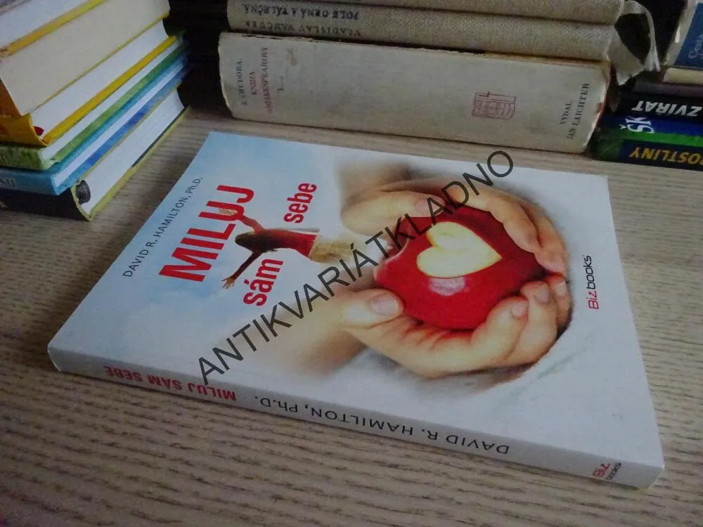 MILUJ SÁM SEBE, DAVID R. HAMILTON, **an
