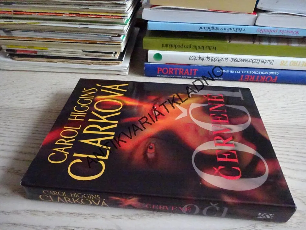 ČERVENÉ OČI, MARY HIGGINS CLARKOVÁ, **an