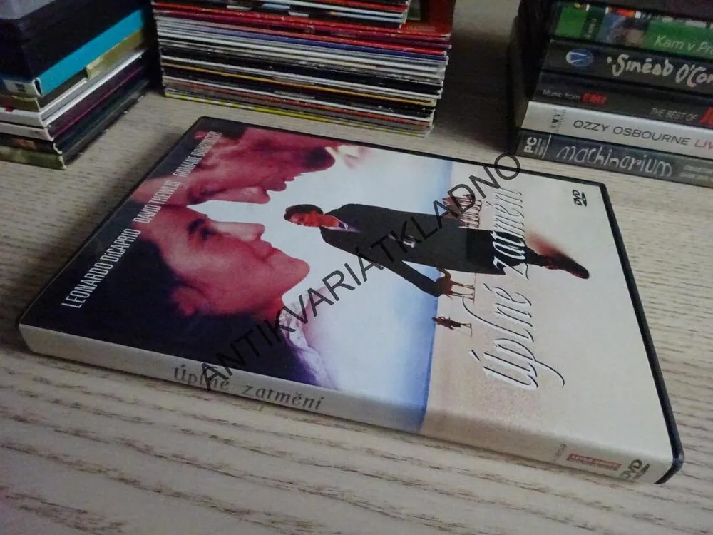 ÚPLNÉ ZATMĚNÍ, DVD FILM