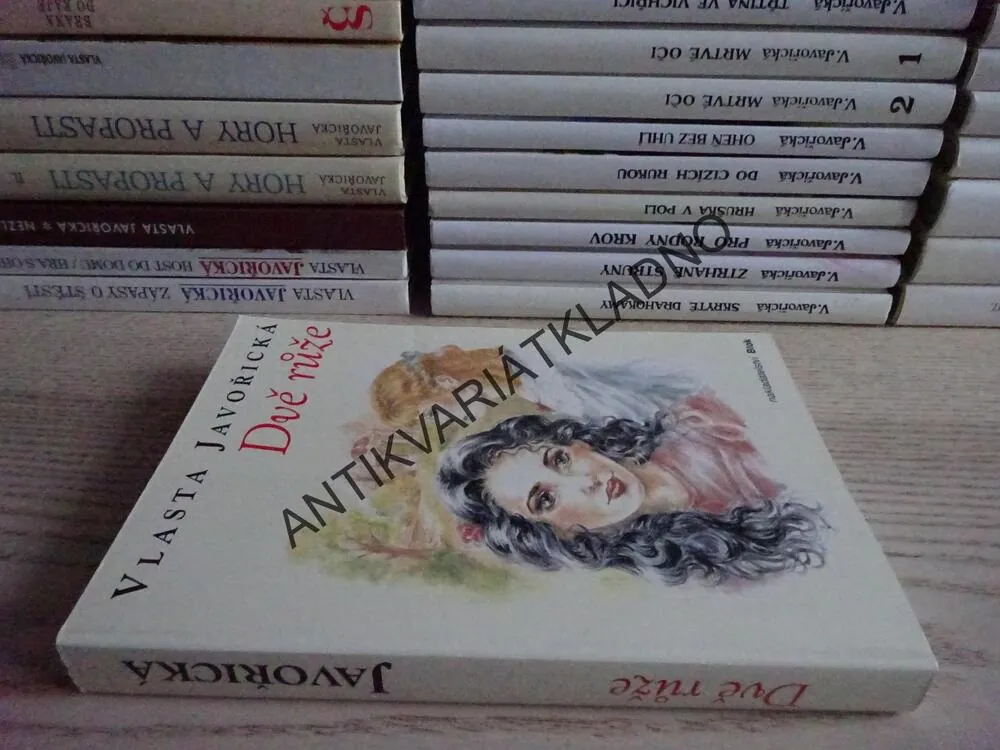 DVĚ RŮŽE, VLASTA JAVOŘICKÁ, **an