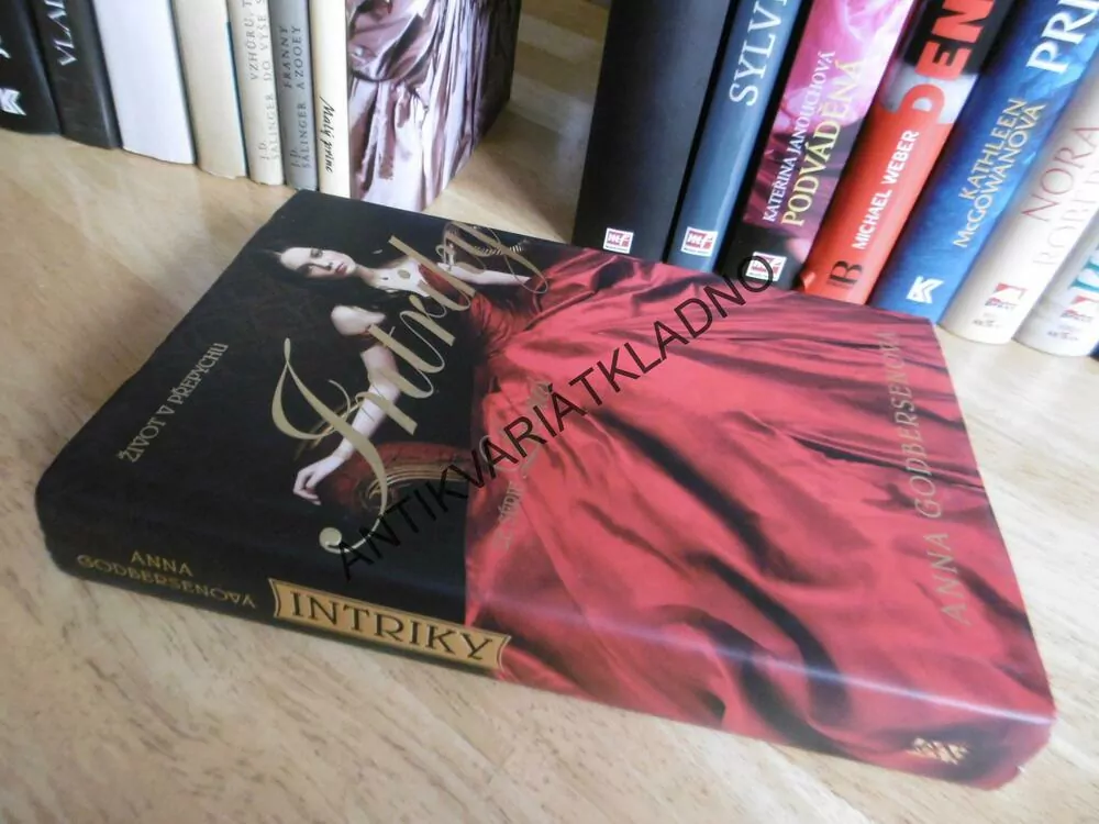 INTRIKY, ZE SÉRIE LUXUS, ŽIVOT V PŘEPYCHU, ANNA GODBERSENOVÁ