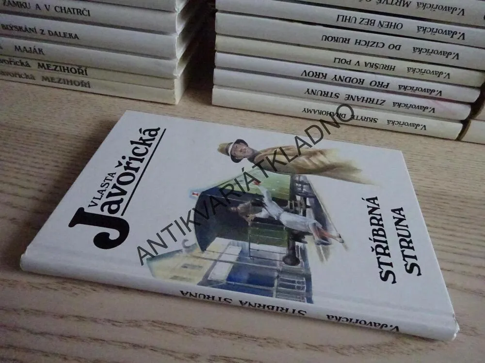 STŘÍBRNÁ STRUNA, VLASTA JAVOŘICKÁ, **an