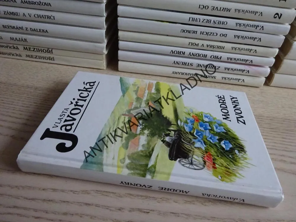 MODRÉ ZVONKY, VLASTA JAVOŘICKÁ, **an