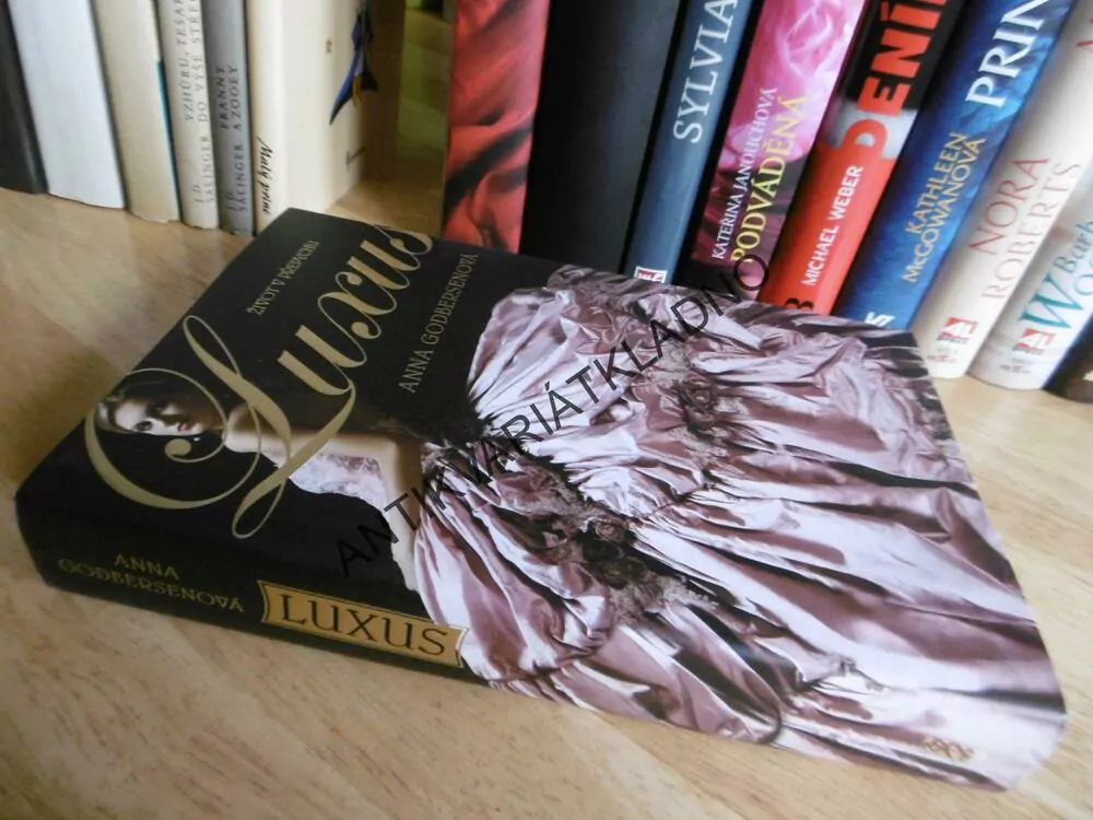 LUXUS, ŽIVOT V PŘEPYCHU, ANNA GODBERSENOVÁ