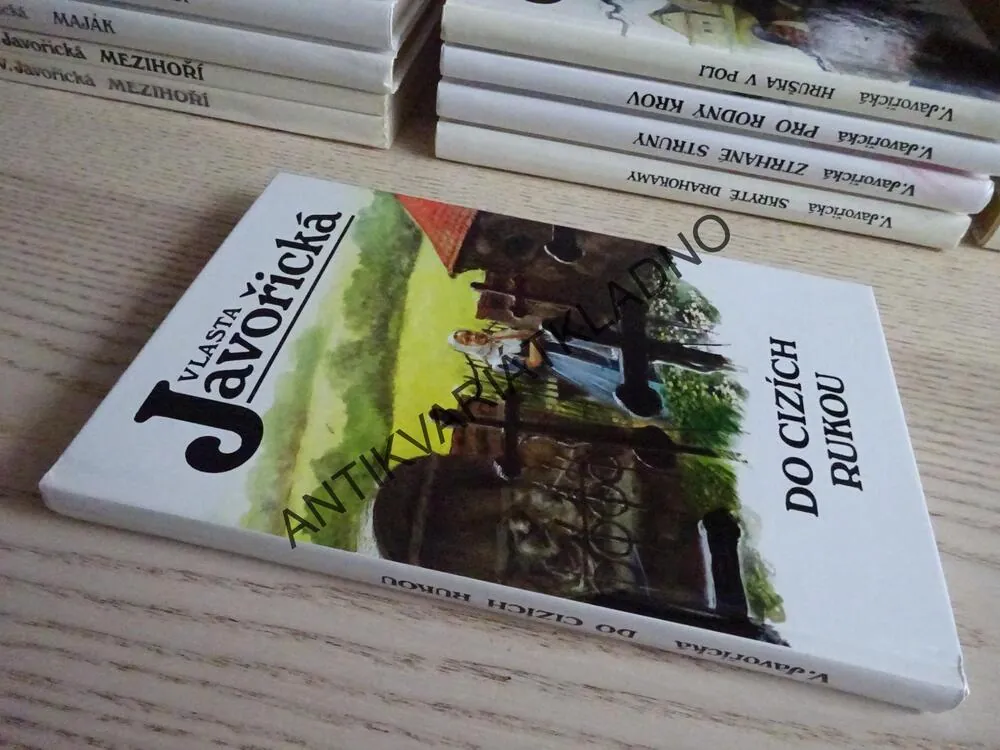 DO CIZÍCH RUKOU, VLASTA JAVOŘICKÁ, **an