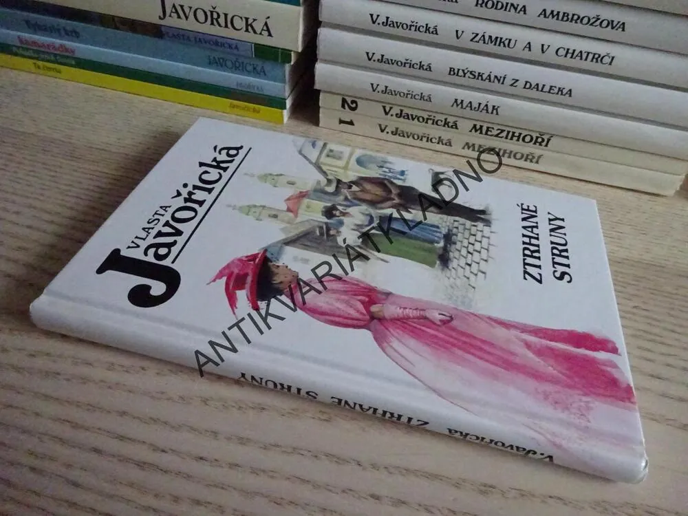 ZTRHANÉ STRUNY, VLASTA JAVOŘICKÁ, **an
