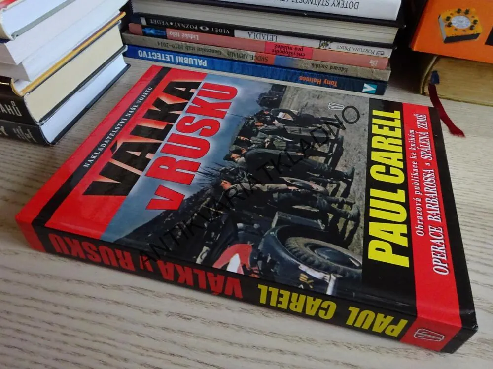 VÁLKA V RUSKU, PAUL CARELL, **an