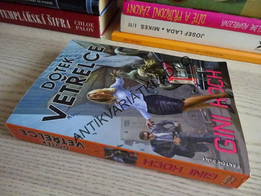 DOTEK VETŘELCE, GINI KOCH, **an