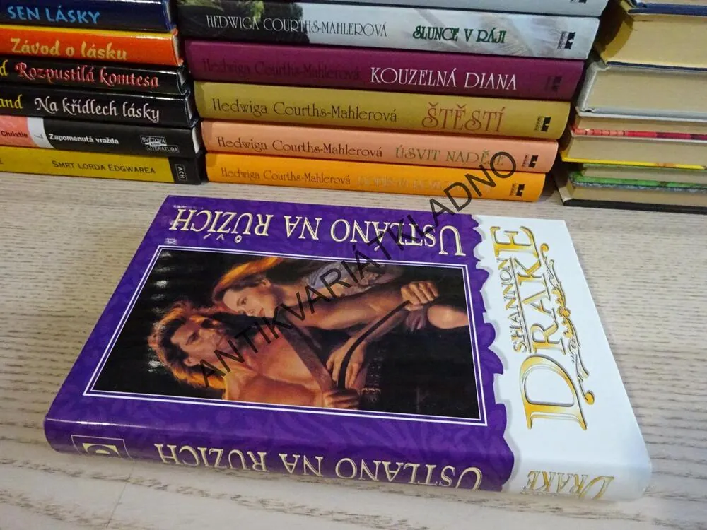 USTLÁNO NA RŮŽÍCH, SHANNON DRAKE, **an