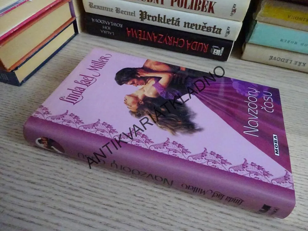 NAVZDORY ČASU, LINDA LAEL MILLER, **an