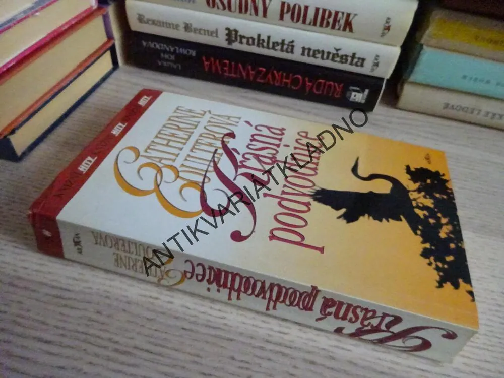 KRÁSNÁ PODVODNICE, CATHERINE COULTEROVÁ, **an