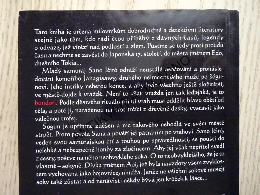 BUNDORI, LAURA JOH ROWLANDOVÁ, **an