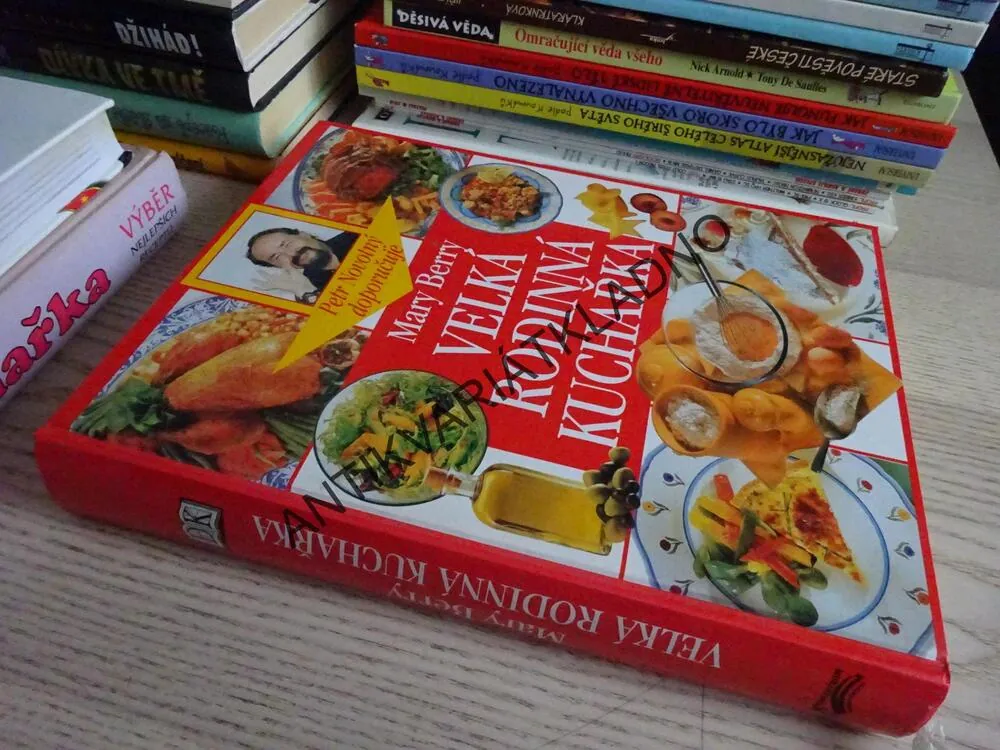 VELKÁ RODINNÁ KUCHAŘKA, MARY BERRY, **an