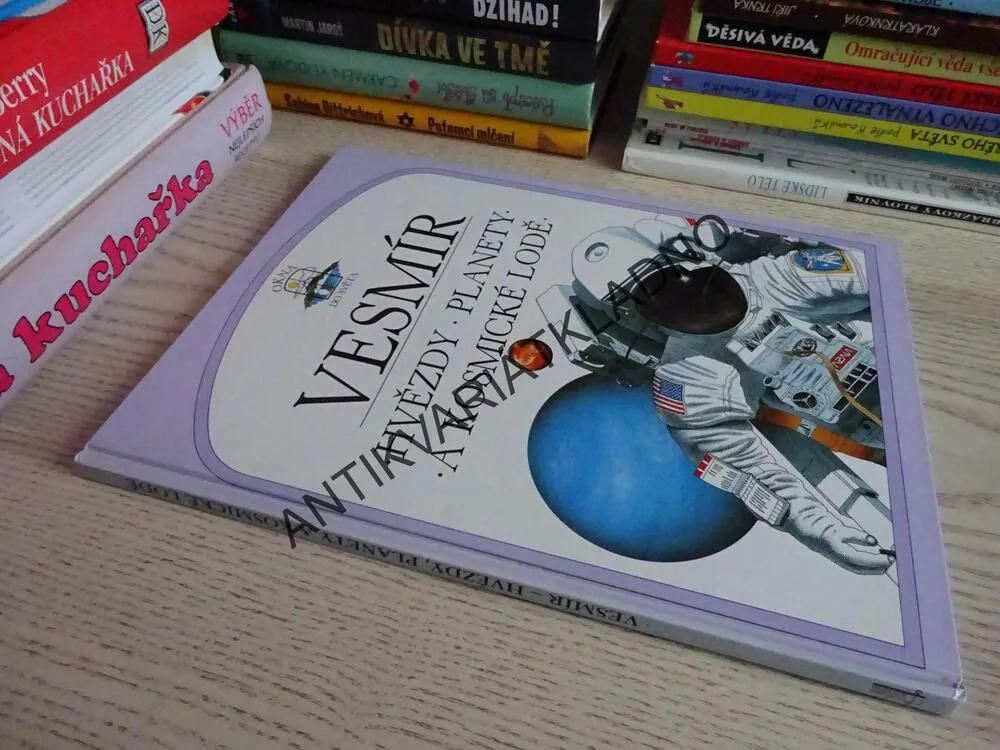 VESMÍR: HVĚZDY, PLANETY A KOSMICKÉ LODĚ, SUE BECKLAKE, **an
