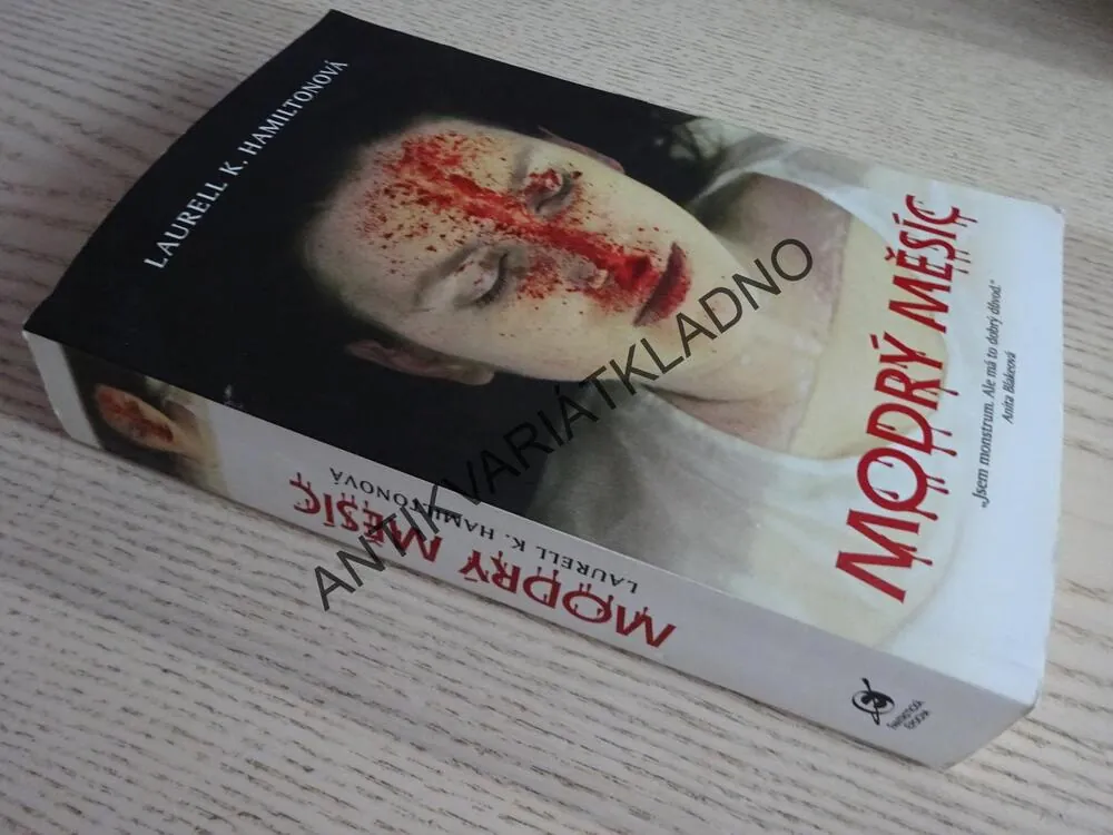 MODRÝ MĚSÍC, LAURELL K. HAMILTONOVÁ, **an