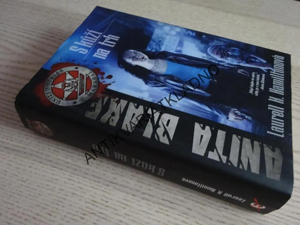 S KŮŽÍ NA TRH, ANITA BLAKE, LAURELL K. HAMILOTONOVÁ, **an