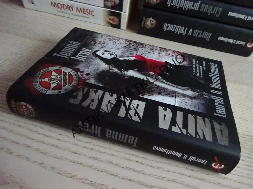 TEMNÁ KREV, ANITA BLAKE, LAURELL K. HAMILOTONOVÁ, **an