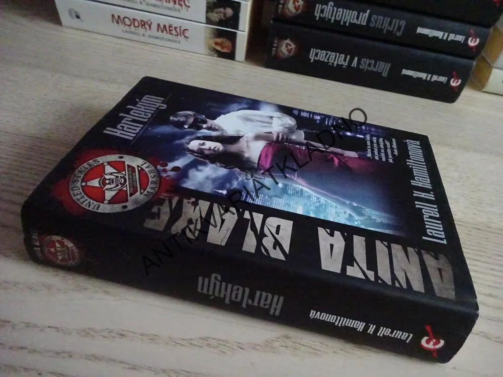 HARLEKÝN, ANITA BLAKE, LAURELL K. HAMILOTONOVÁ, **an