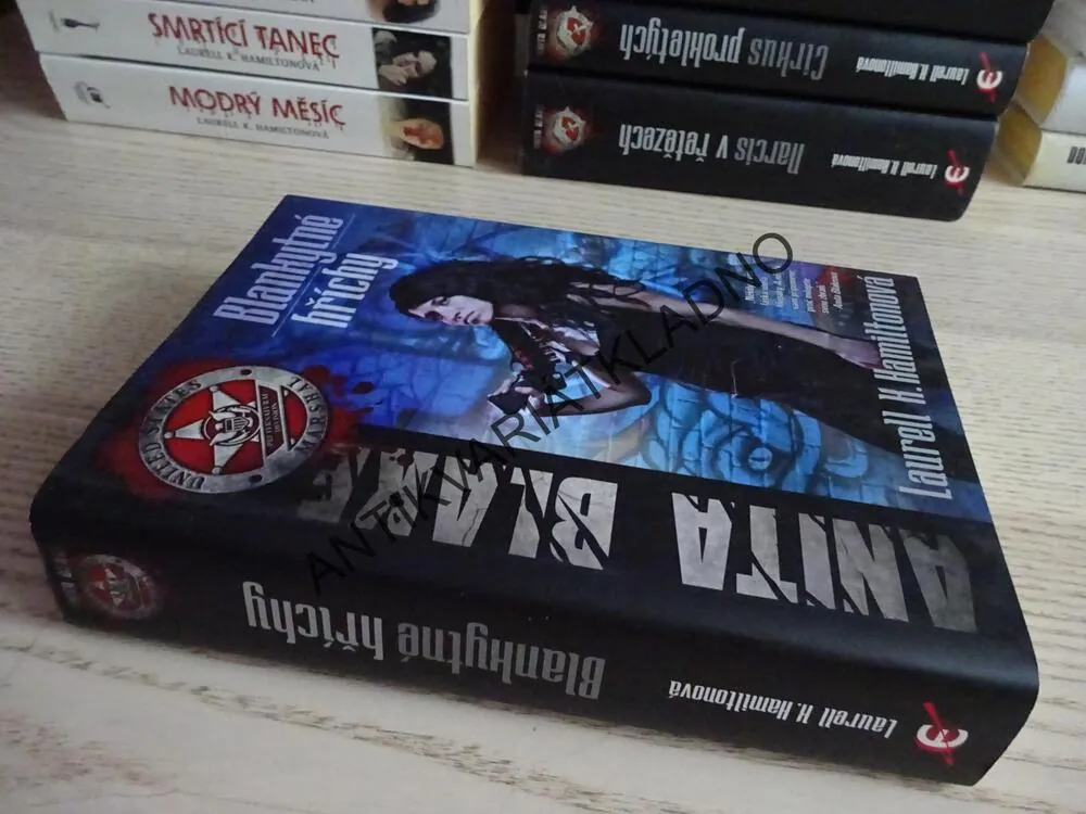 BLANKYTNÉ HŘÍCHY, ANITA BLAKE, LAURELL K. HAMILOTONOVÁ, **an