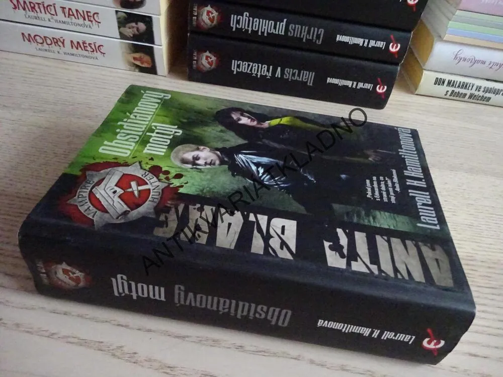 OBSIDIÁNOVÝ MOTÝL, ANITA BLAKE, LAURELL K. HAMILOTONOVÁ, **an