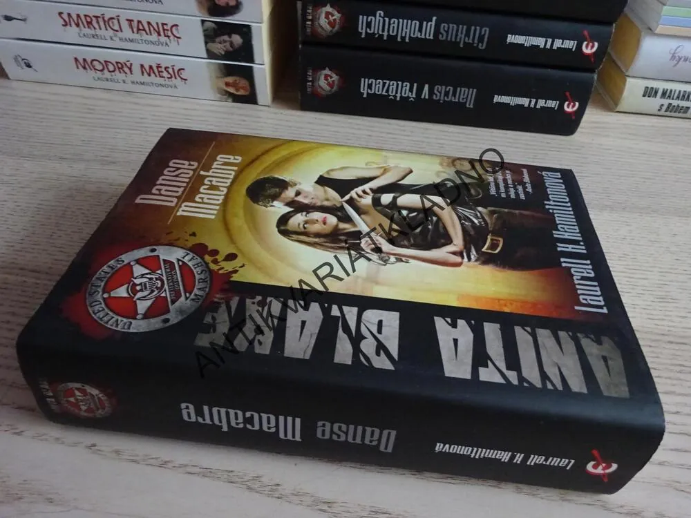 DANSE MACABRE, ANITA BLAKE, LAURELL K. HAMILOTONOVÁ, **an