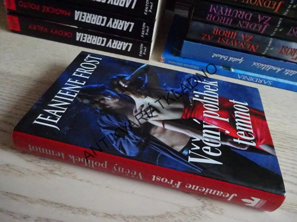 VĚČNÝ POLIBEK TEMNOT, JEANIENE FROST, **an