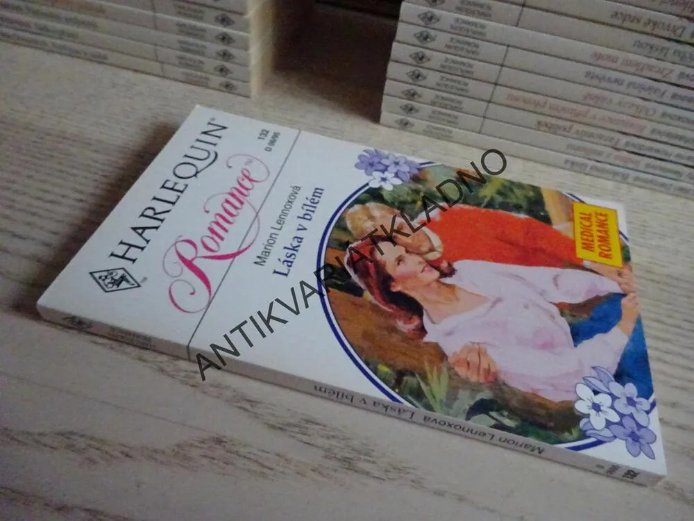 LÁSKA V BÍLÉM, MARION LENNOXOVÁ, **an