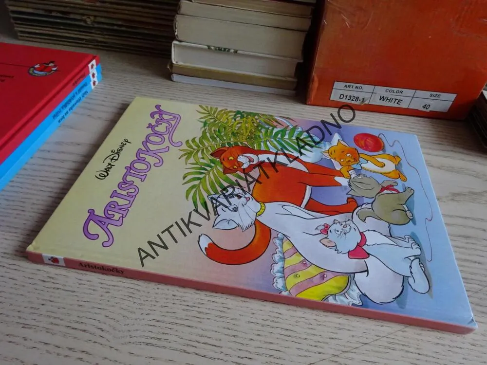 ARISTOKOČKY, WALT DISNEY, **an