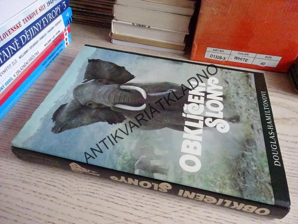 OBKLÍČENI SLONY, DOUGLAS-HAMILTONOVI, **an