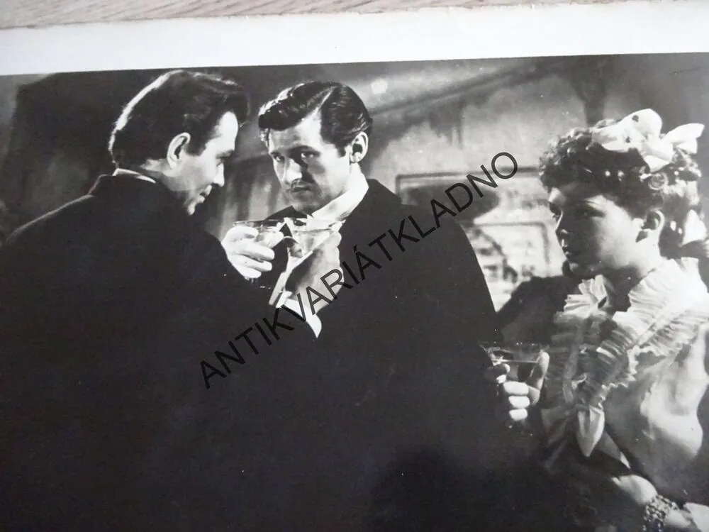 ČERNOBÍLÁ FOTOSKA FILM, 1944