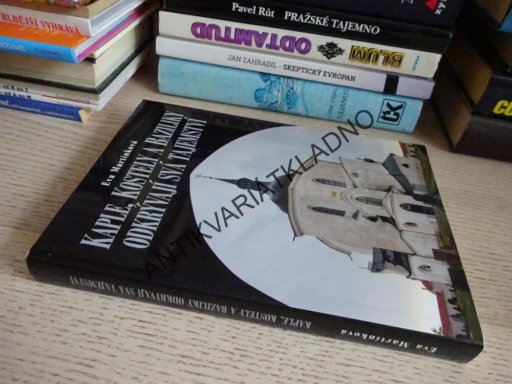 KAPLE, KOSTELY A BAZILIKY ODKRÝVAJÍ SVÁ TAJEMSTVÍ, EVA MARTÍNKOVÁ, **an