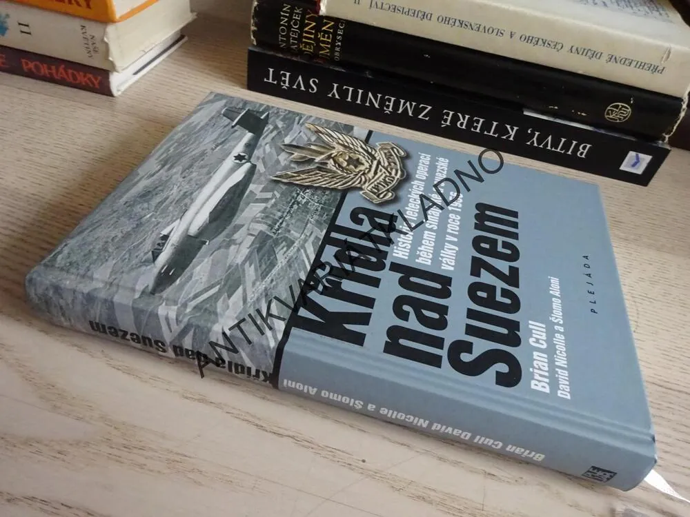 KŘÍDLA NAD SUEZEM, BRIAN CULL, **an