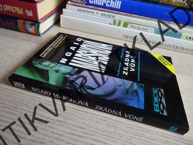 ZRÁDNÁ VŮNĚ, NGAIO MARSHOVÁ, **an