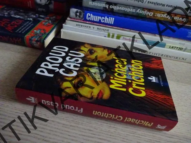 PROUD ČASU, MICHAEL CRICHTON, **an