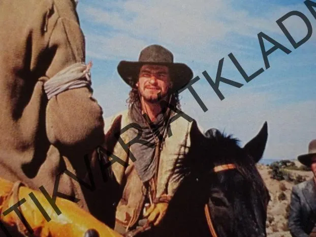 MRTVÝ NEBO ŽIVÝ, 2X FOTOSKA FILM