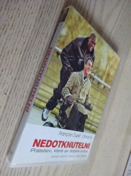 NEDOTKNUTELNÍ, DVD FILM