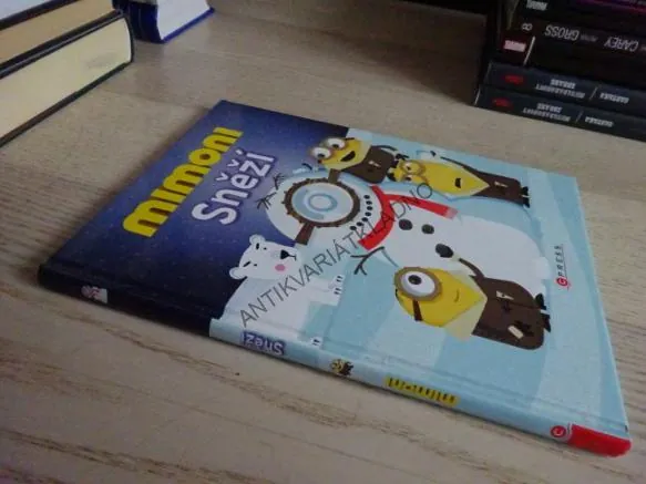MIMONI, SNĚŽÍ, **an