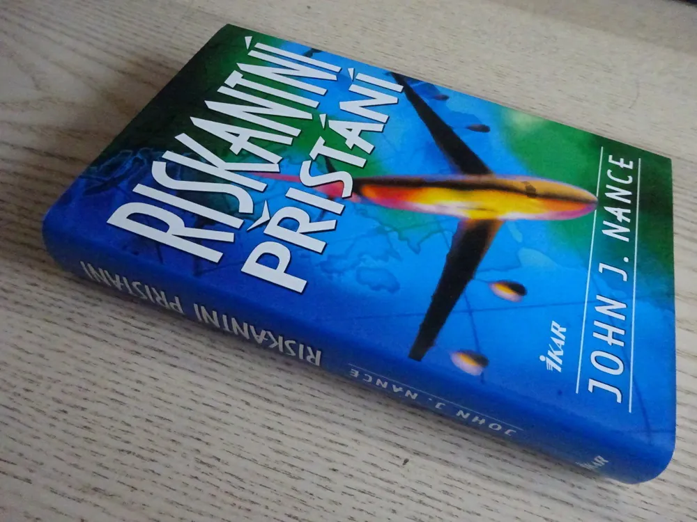 NEBEZPEČNÉ PŘISTÁNÍ, JOHN J. NANCE, **an
