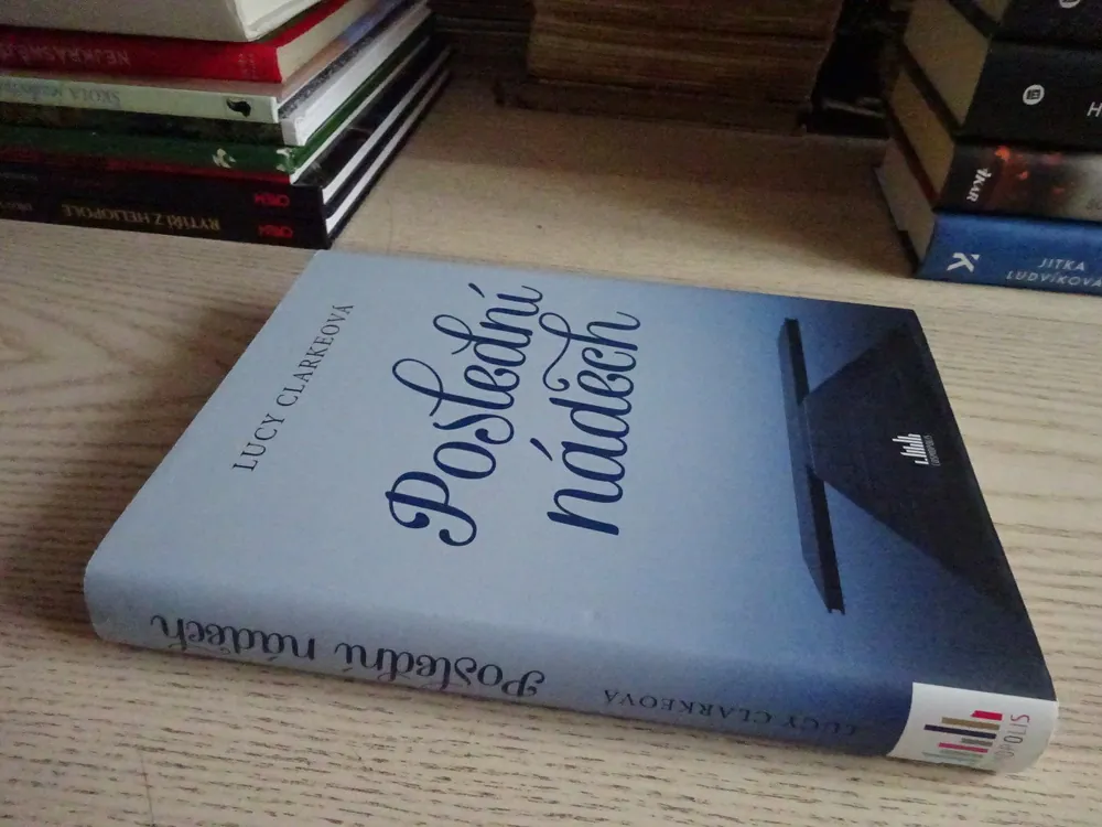 POSLEDNÍ NÁDECH, LUCY CLARKEOVÁ, **an