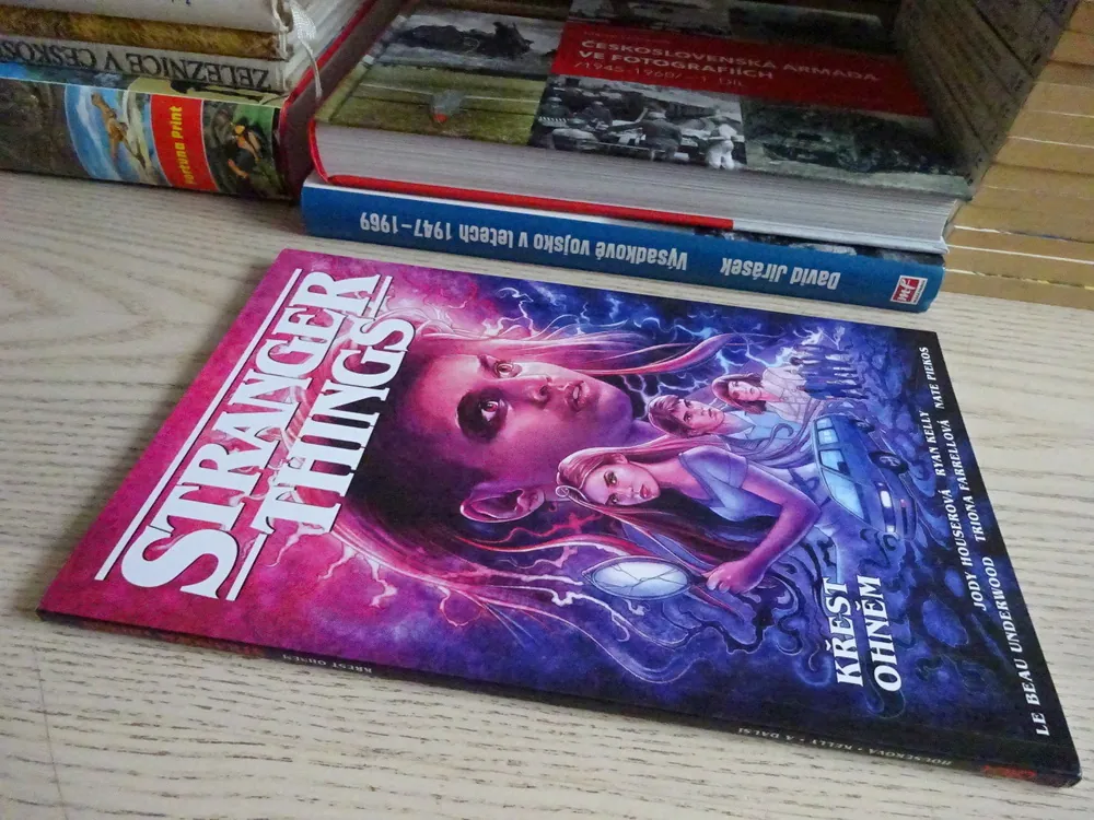 STRANGER THINGS, KŘEST OHNĚM, **an