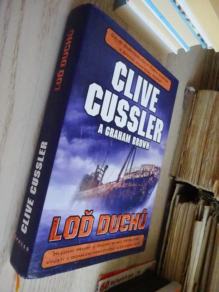 LOĎ DUCHŮ, CLIVE CUSSLER, **an