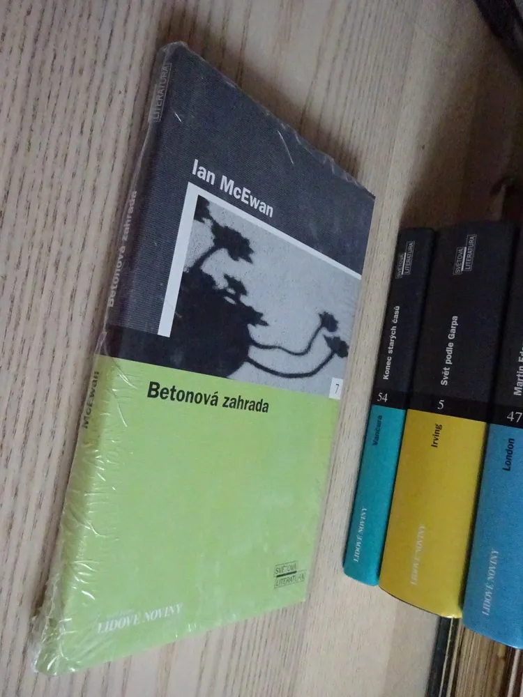 BETONOVÁ ZAHRADA, IAN MCEWAN, **an