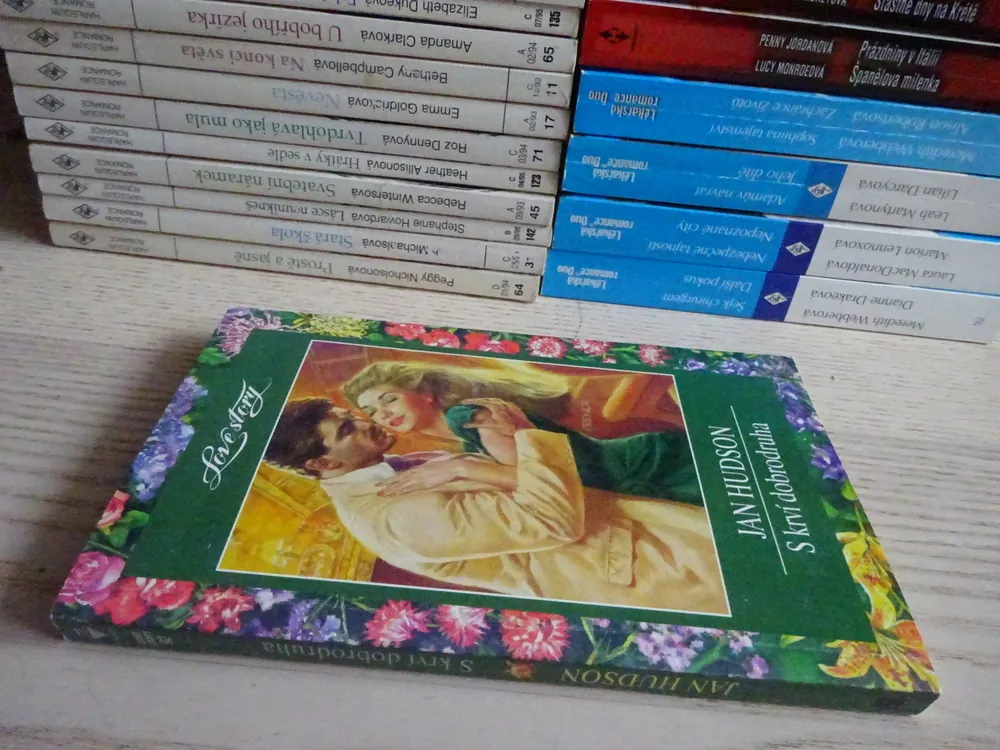 S KRVÍ DOBRODRUHA, JAN HUDSON, **an