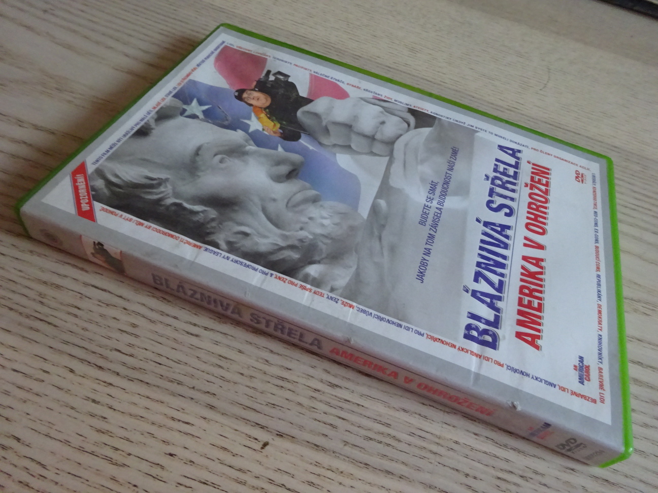 BLÁZNIVÁ STŘELA: AMERIKA V OHROŽENÍ, DVD FILM