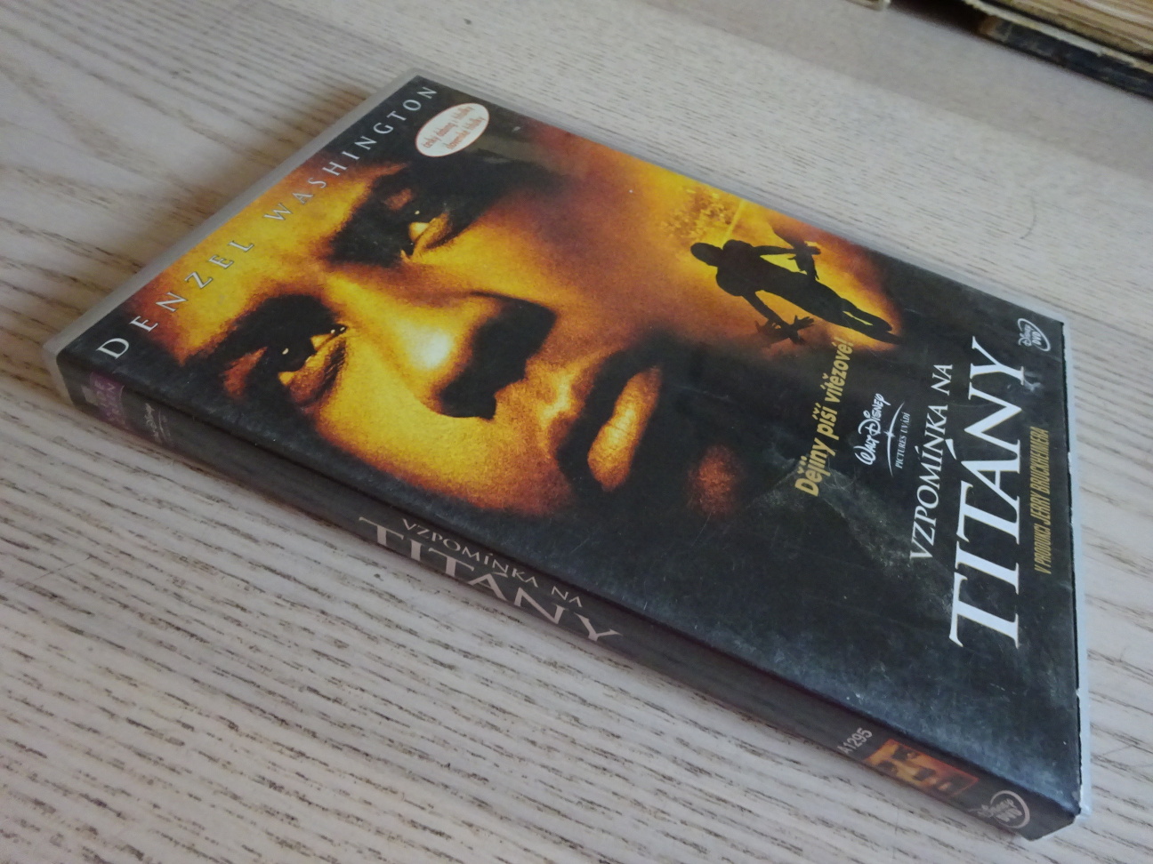 VZPOMÍNKA NA TITÁNY, DVD FILM
