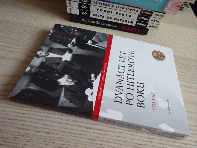 DVANÁCT LET PO HITLEROVĚ BOKU, 1933 - 1945, SVĚDECTVÍ HITLEROVY SEKRETÁŘKY, **an