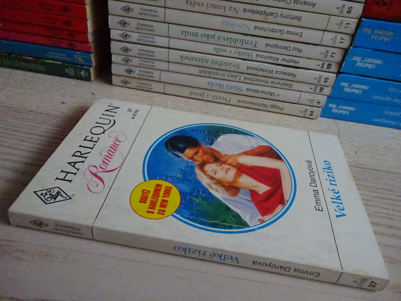 VELKÉ RIZIKO, EMMA DARCYOVÁ, **an