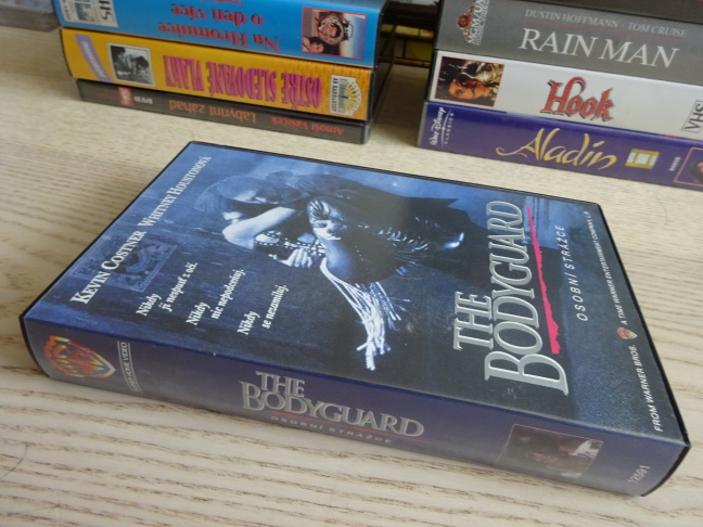 THE BODYGUARD, OSOBNÍ STRÁŽCE, KEVIN COSTNER, WHITNEY HOUSTON, VHS VIDEOKAZETA
