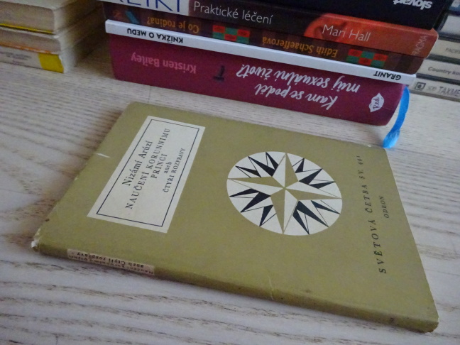 NAUČENÍ KORUNNÍMU PRINCI ANEB ČTYŘI ROZPRAVY, NIZÁMÍ ARÚZÍ, **an